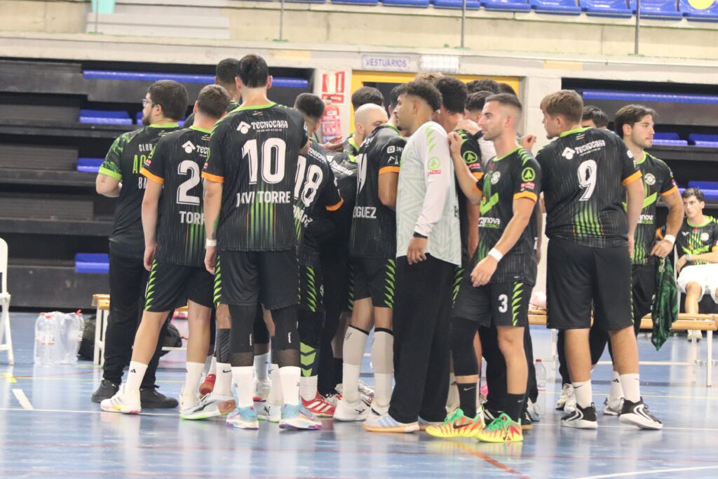 C. BM. Málaga Trops arrolla al C.D. AGRInova en el tramo final del partido, en un debut que daba muy buenas sensaciones.